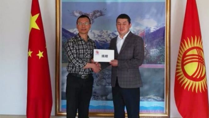 捐赠符合标准的50000个医用外科口罩